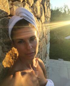 Martina Colombari, ultimo bagno sexy 8
