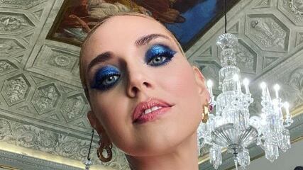 Chiara Ferragni mostra i look degli Oscar ma il web nota un dettaglio: "Sporcacciona"