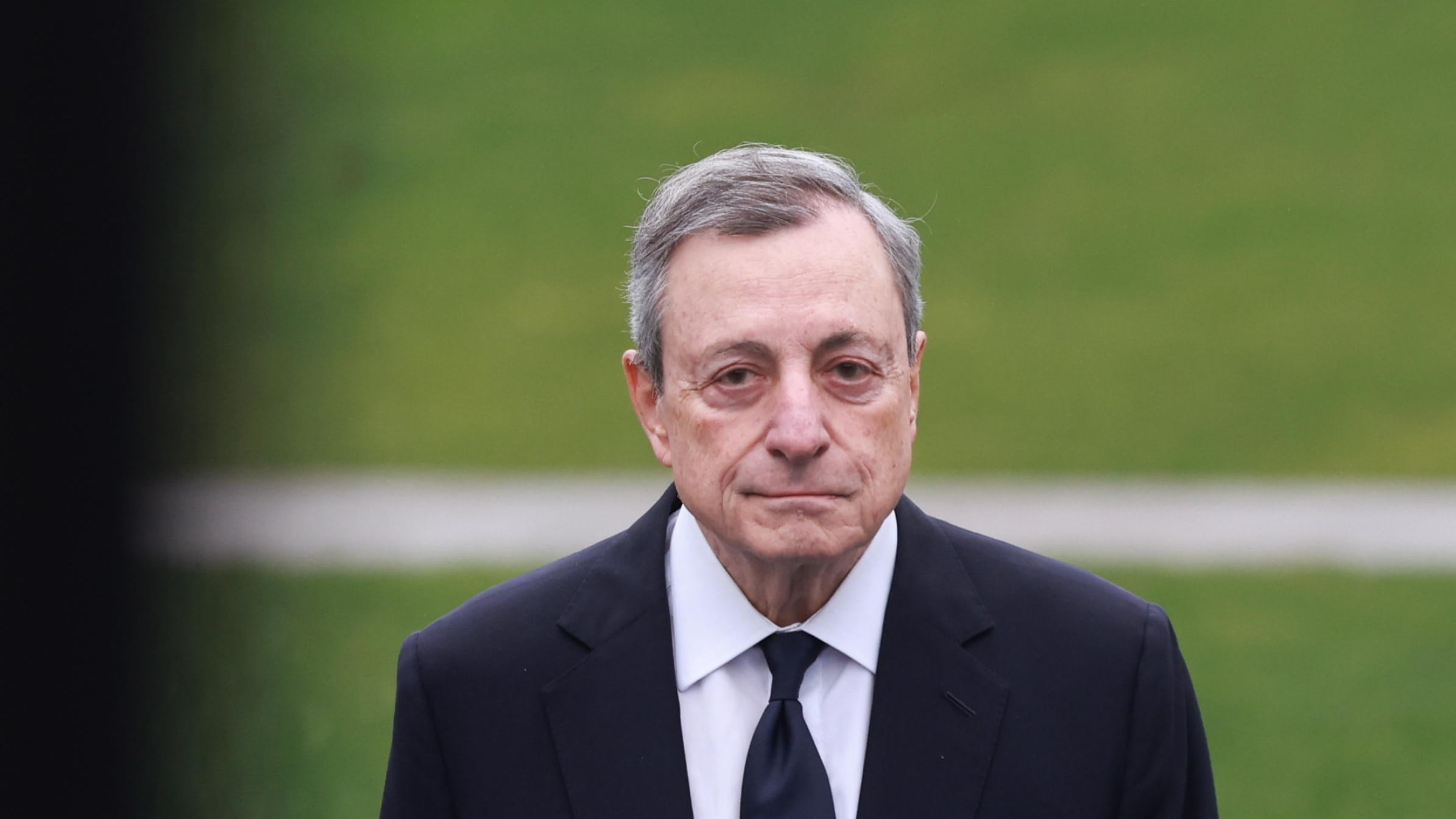 Draghi non si schiera come Renzi e Amato, Il "dietrofront" del solito D'Alema