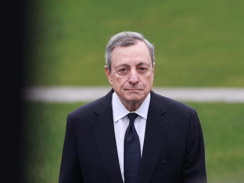 Draghi non si schiera come Renzi e Amato, Il "dietrofront" del solito D'Alema