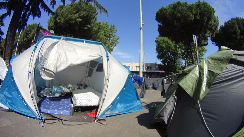 Emergenza profughi a Roma: in centinaia accampati in via Tiburtina 6