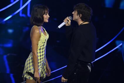 Sanremo 2024: ecco il look della quarta serata del Festival di Sangiovanni 1