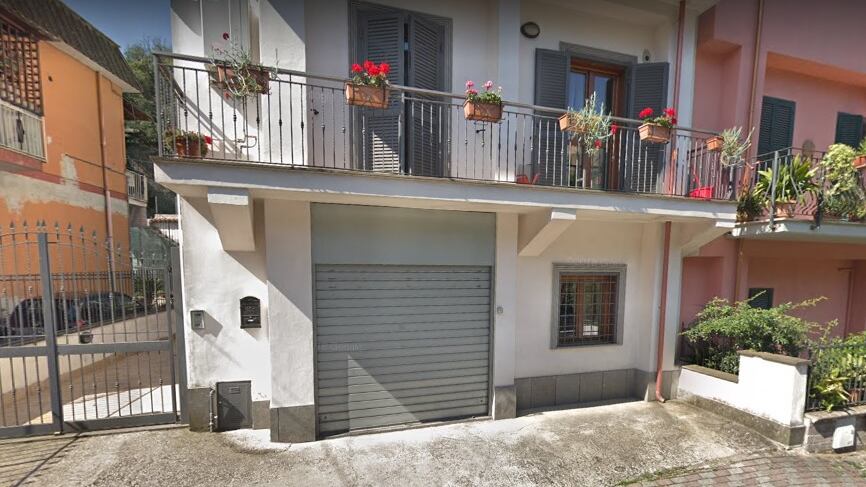 Usuraio picchia e minaccia commerciante in difficoltà: arrestato