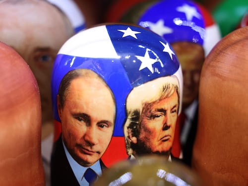 Il capo della Cia, i generali e gli uomini d'affari: ecco le delegazioni del vertice Trump e Putin
