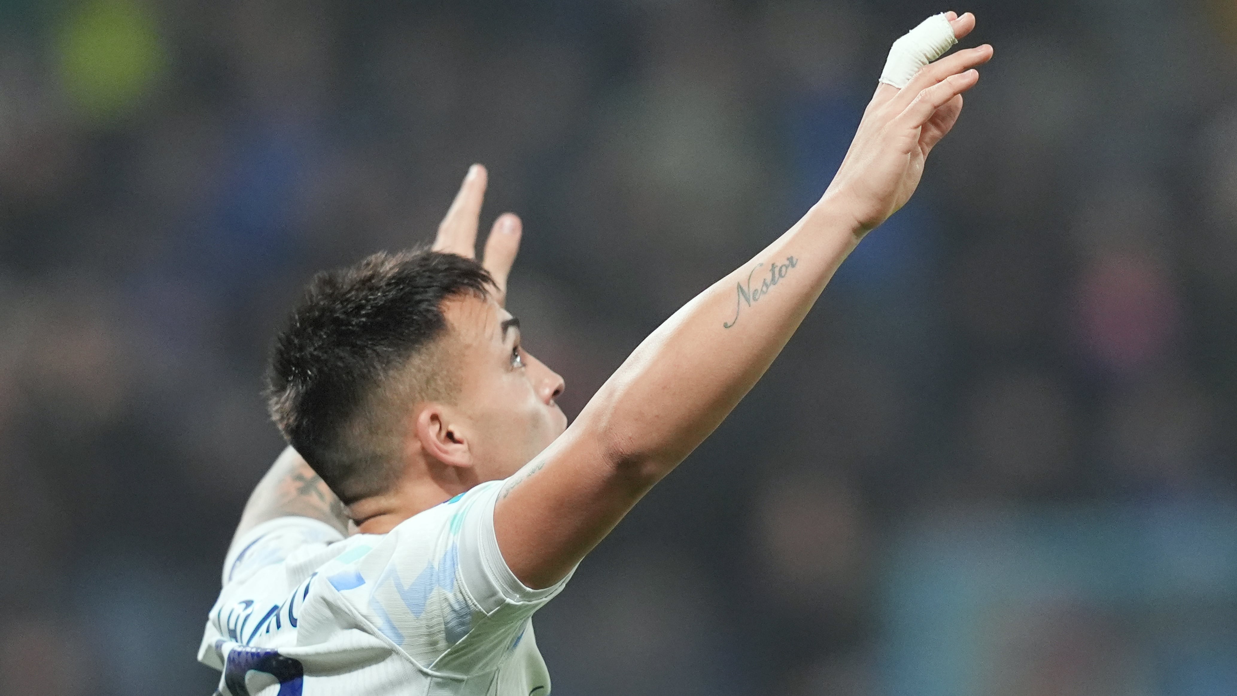 Il ballo argentino di Lautaro e Soulé sulle macerie azzurre