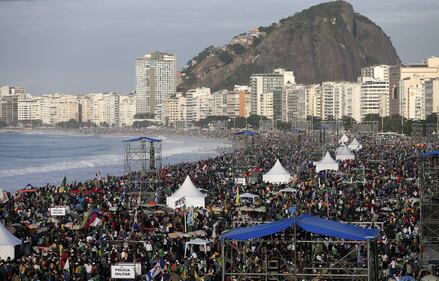 Copacabana, 3milioni per Papa Francesco 10