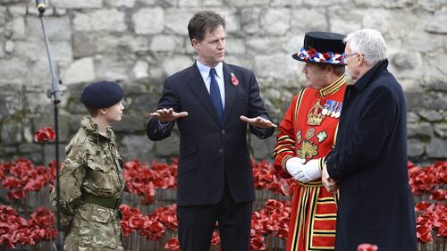Torre di Londra, il campo di papaveri per l'"Armistice Day" 5