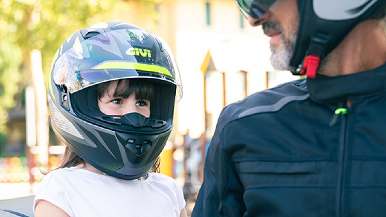 Passione in sicurezza: il casco da moto per bambini