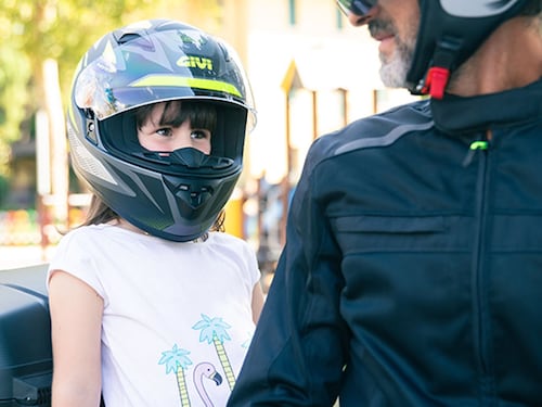 Passione in sicurezza: il casco da moto per bambini
