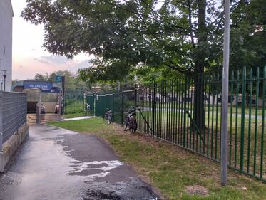 Universitari del Politecnico di Milano Bovisa scortati dai vigilantes 3