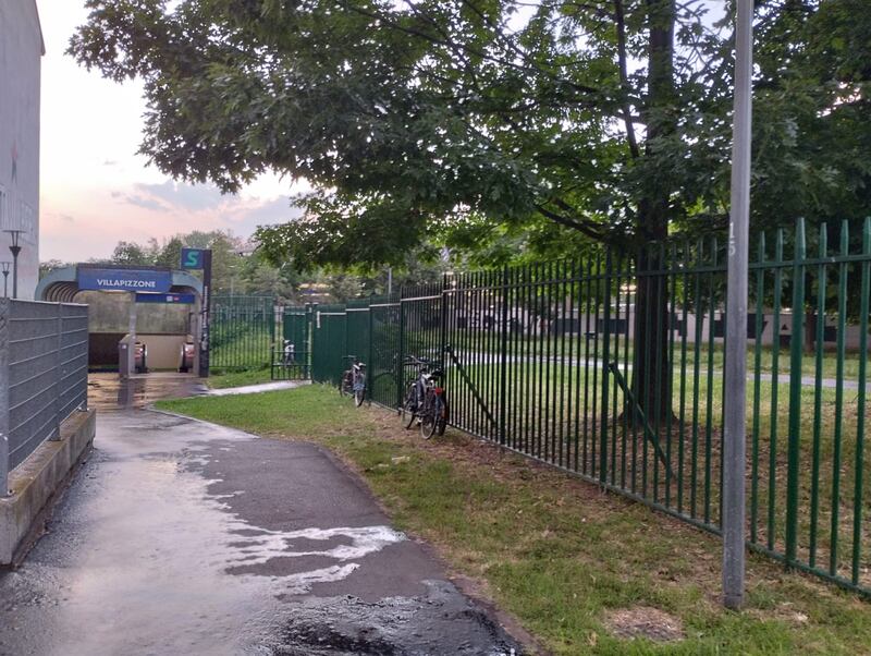 Universitari del Politecnico di Milano Bovisa scortati dai vigilantes 3