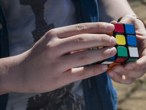 Il cubo di Rubik compie 50 anni ma è ancora giovanissimo. Ecco tutti i record