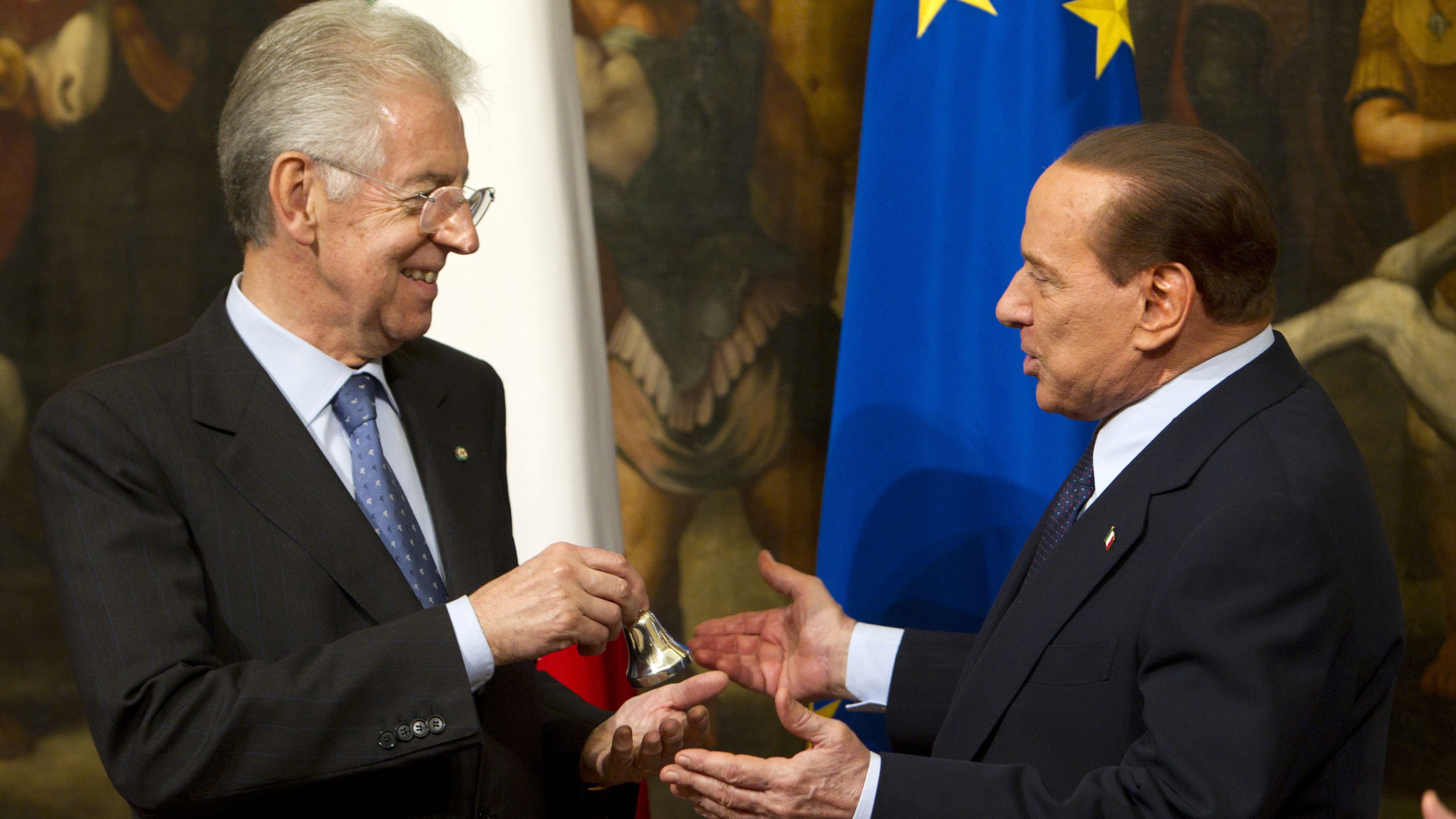 Berlusconi non si ricandida: "Possibile Monti candidato premier"