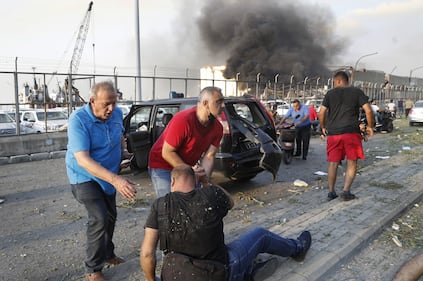 Beirut, due esplosioni devastano il porto 2