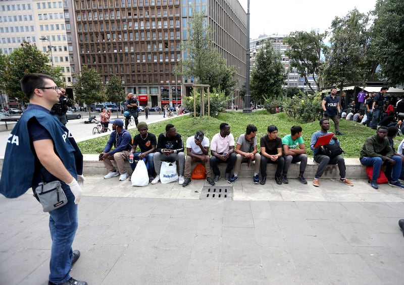 Migranti, nuovo blitz della polizia in stazione Centrale 13