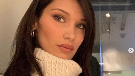 Bella Hadid si mostra seducente sui social