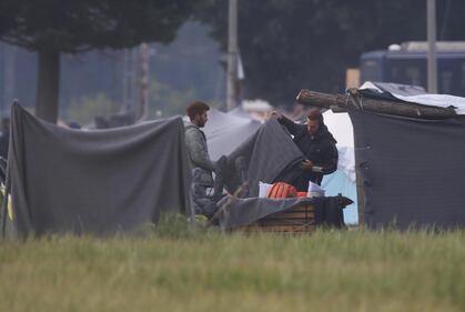 Gli immigrati lasciano il campo profughi di Idomeni 2