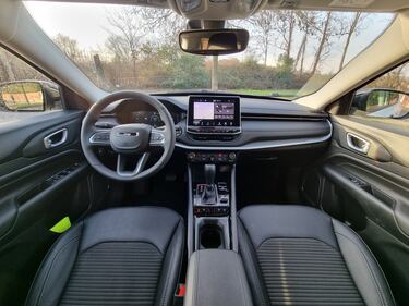 Jeep Compass 4XE, guarda le foto del suv ibrido plug-in 21