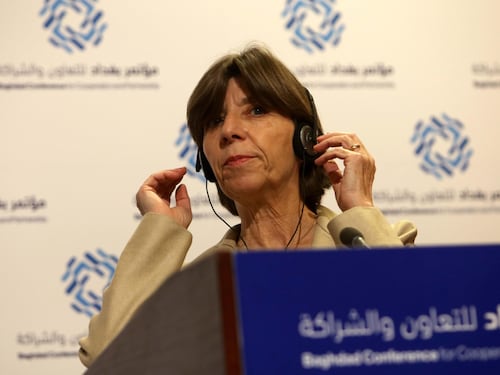 Hacker contro "Charlie Hebdo" dopo le vignette. La Francia all'Iran: "Qui c'è libertà di stampa"