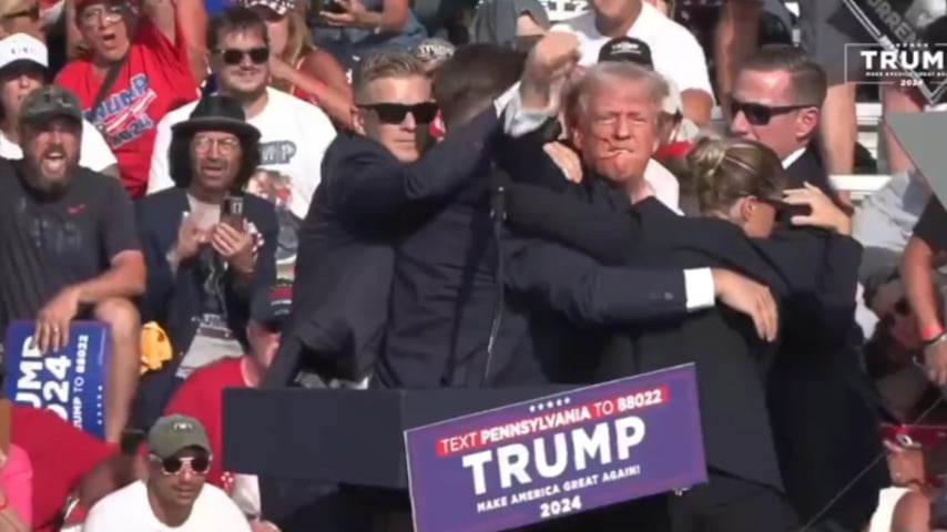 Spari a Trump, un morto e due feriti nel pubblico. L'ex presidente: "Non mi arrenderò mai"