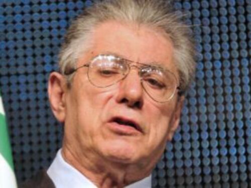 Bossi attacca (ancora) Salvini: "Sui migranti solo chiacchiere"