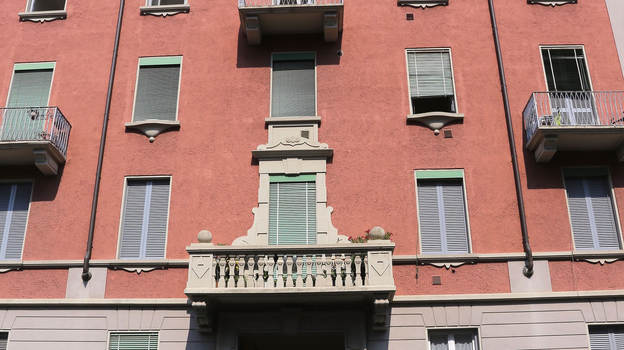 Trova il vicino a rubare e lui la riduce in fin di vita