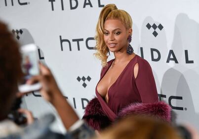 Beyoncé Knowles, seno in vista e scollo mozzafiato a New York 59