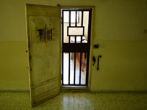 La Spezia, detenuto marocchino incendia cella per evitare espulsione