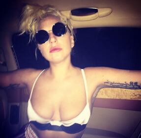 Lady Gaga, nude look bollente verso Perugia 21