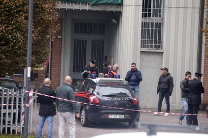 Latitante prende ostaggi un ufficio postale a Reggio Emilia 4