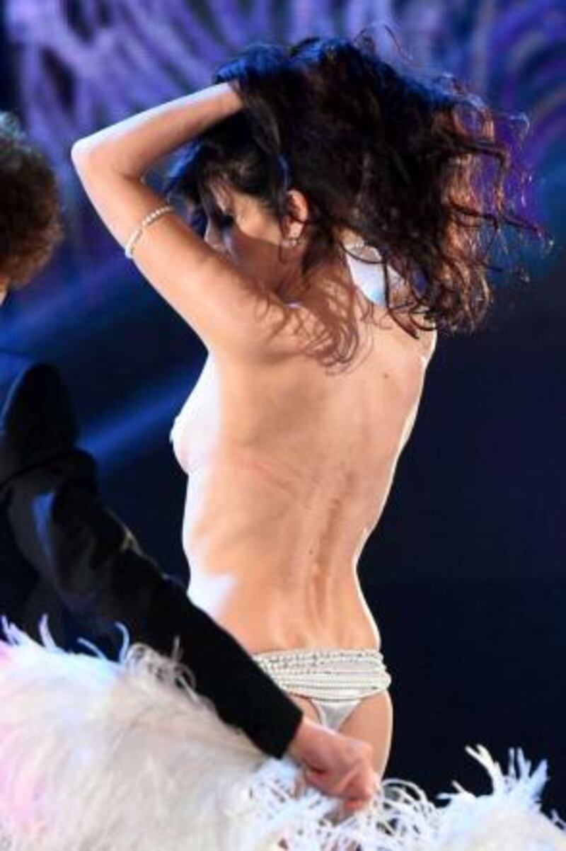 Pamela Prati in topless per la fine dell'estate 25