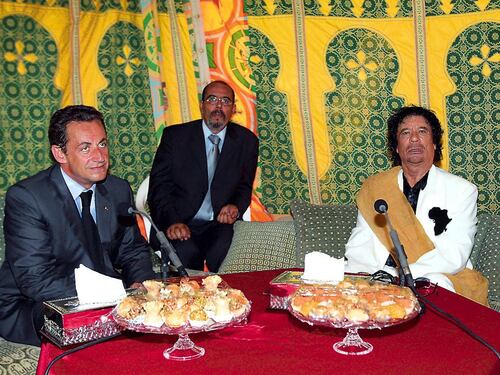 Le immagini dell'incontro tra Gheddafi e Sarkozy