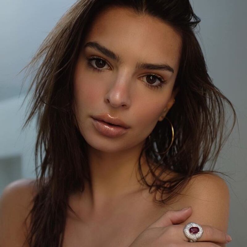 Emily Ratajkowski da urlo su Instagram: ecco gli scatti sexy della modella 7