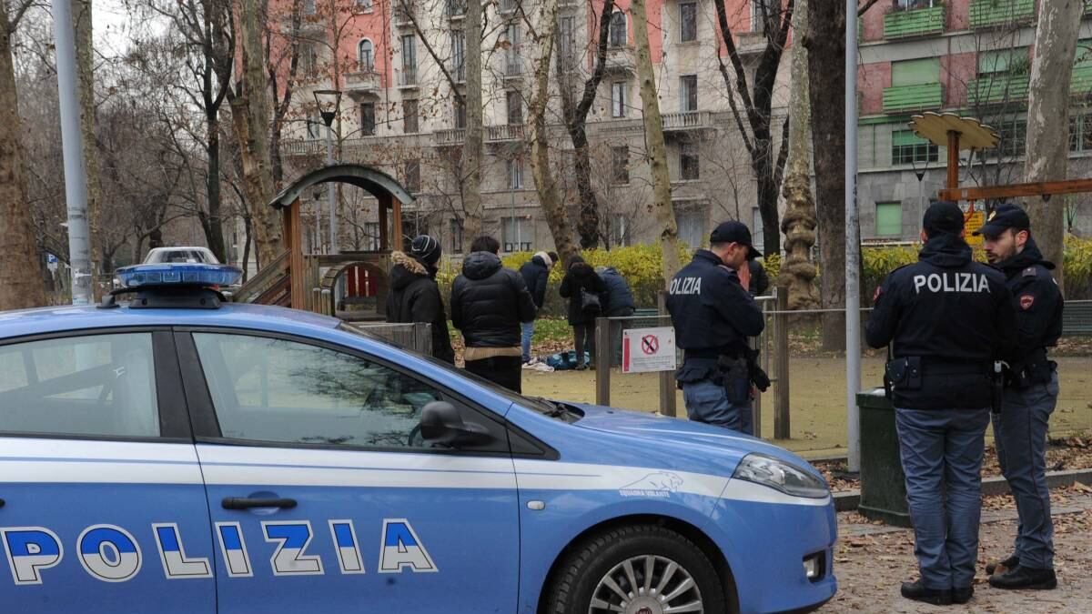 A casa il poliziotto accoltellato. Fdi: "Sala gli dia l'Ambrogino"