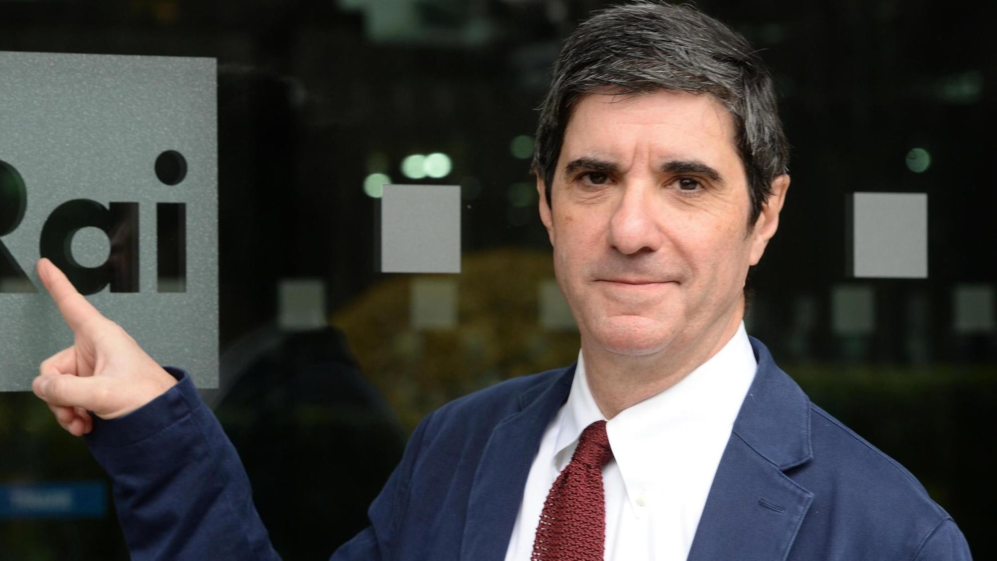 In confronto a Riotta perfino Giannini sembra un conduttore