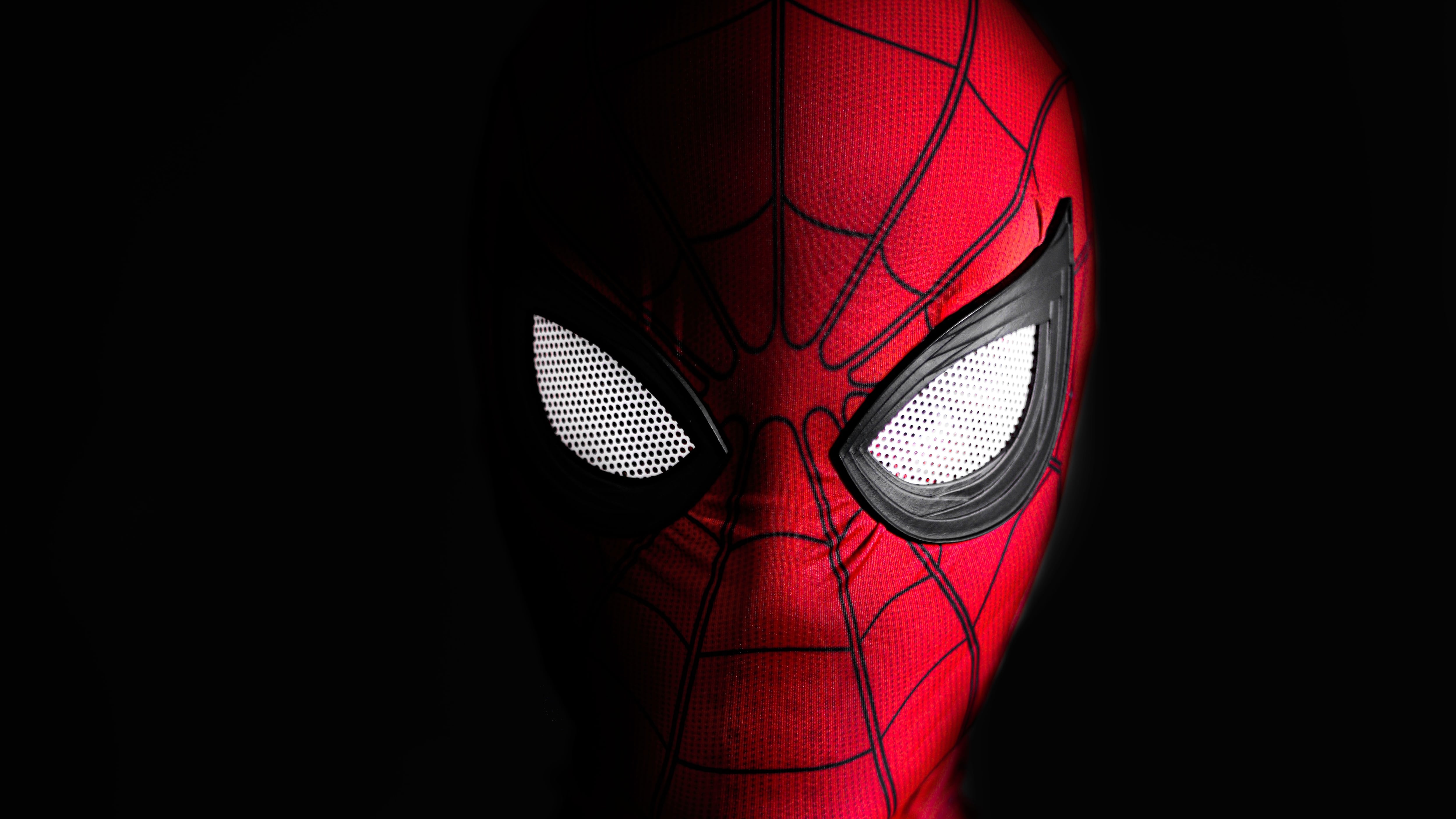 "Spider-Man" finisce nel Multiverso e combatte con una squadra di "sosia"
