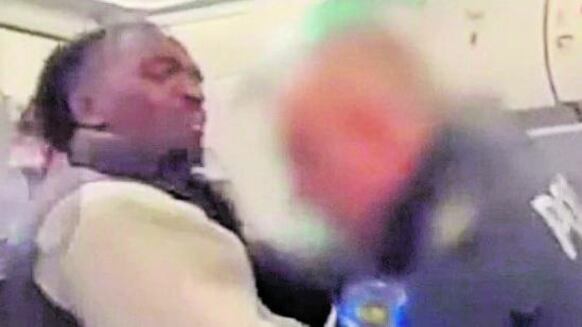 Omeonga choc: "Picchiato dagli agenti"