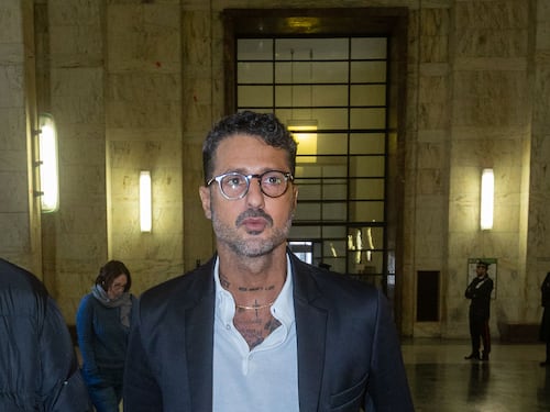 Fabrizio Corona, bloccati gli account social. Meta: "Violati gli standard della community"