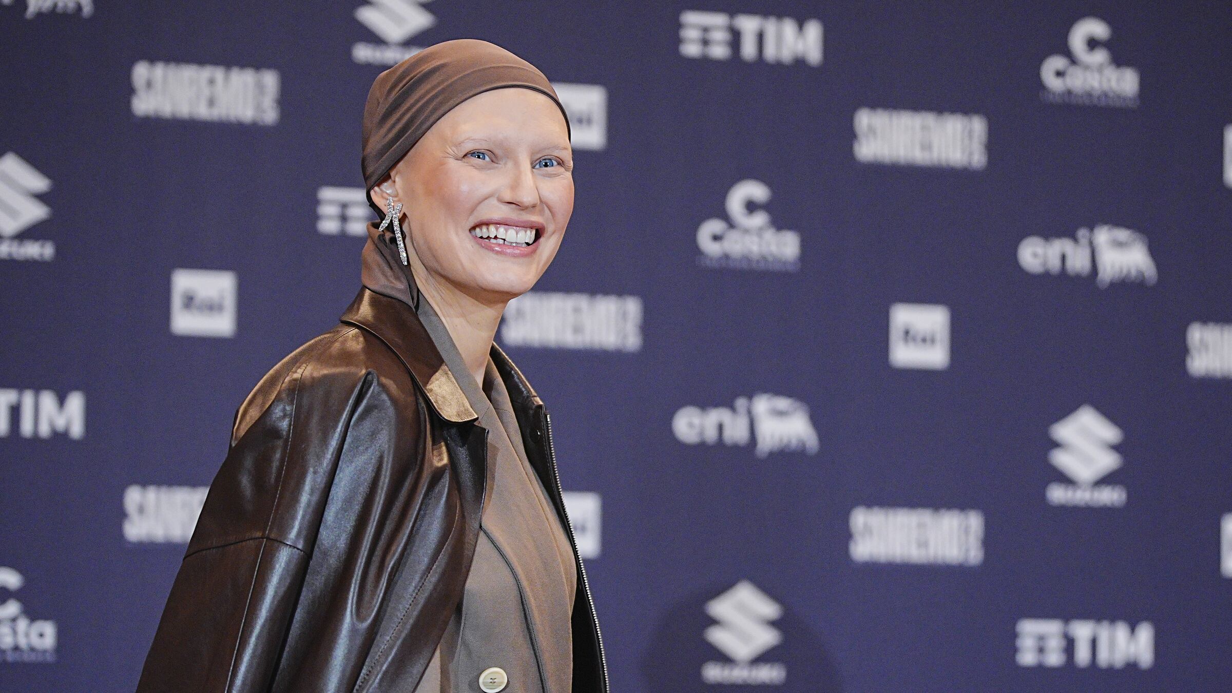 L'oncologa di Bianca Balti: "Sapeva di essere predisposta alla malattia ma scelse di non togliere le ovaie"