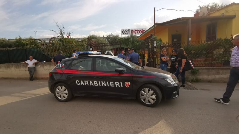 Coppia trovata morta nel Napoletano: i carabinieri sul posto 10