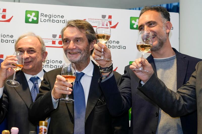 da sinistra Gian Domenico Auricchio, Presidente di Unioncamere Lombardia, Attilio Fontana Governatore della Regione Lombardia e Alessandro Beduschi, assessore all’Agricoltura