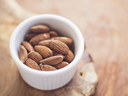 Mandorle, 30 grammi al giorno per allungare la vita