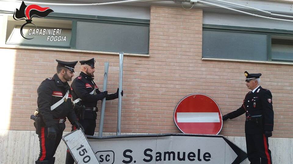 Cerignola, ruba i segnali stradali: arrestato