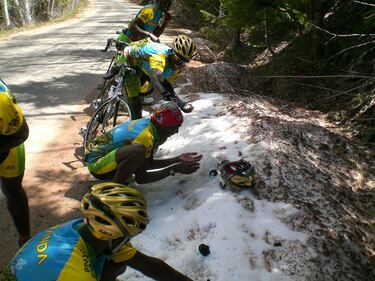 Allenamento con sorpresa: i ciclisti del Ruanda vedono per la prima volta la neve 9