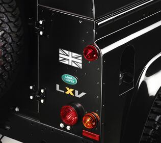 Land Rover Defender LXV 65 anni e non sentirli 10