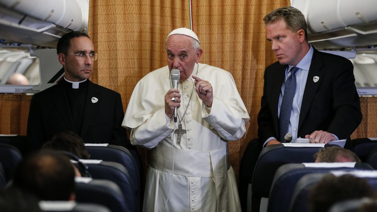 Papa Francesco: "Accogliete gay e trans, è quello che farebbe Gesù oggi"