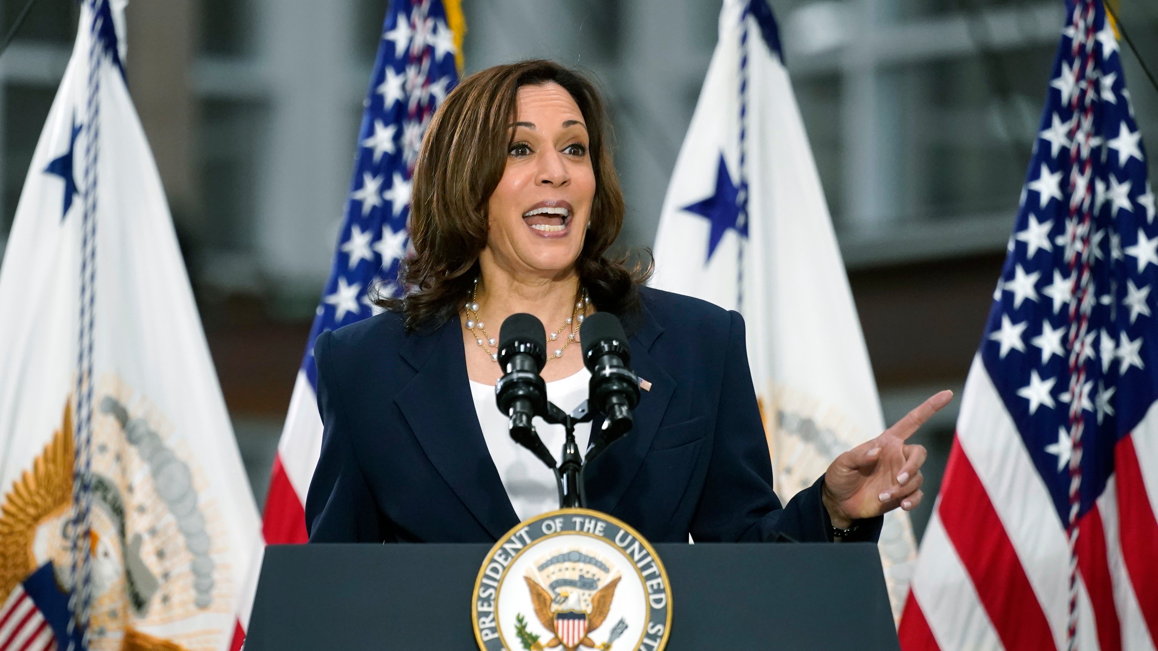 Kamala Harris è leghista, cinquina Macron e Seid: quindi, oggi...