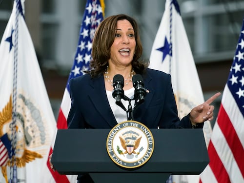 Così l'università di Kamala Harris cancella i "classici"