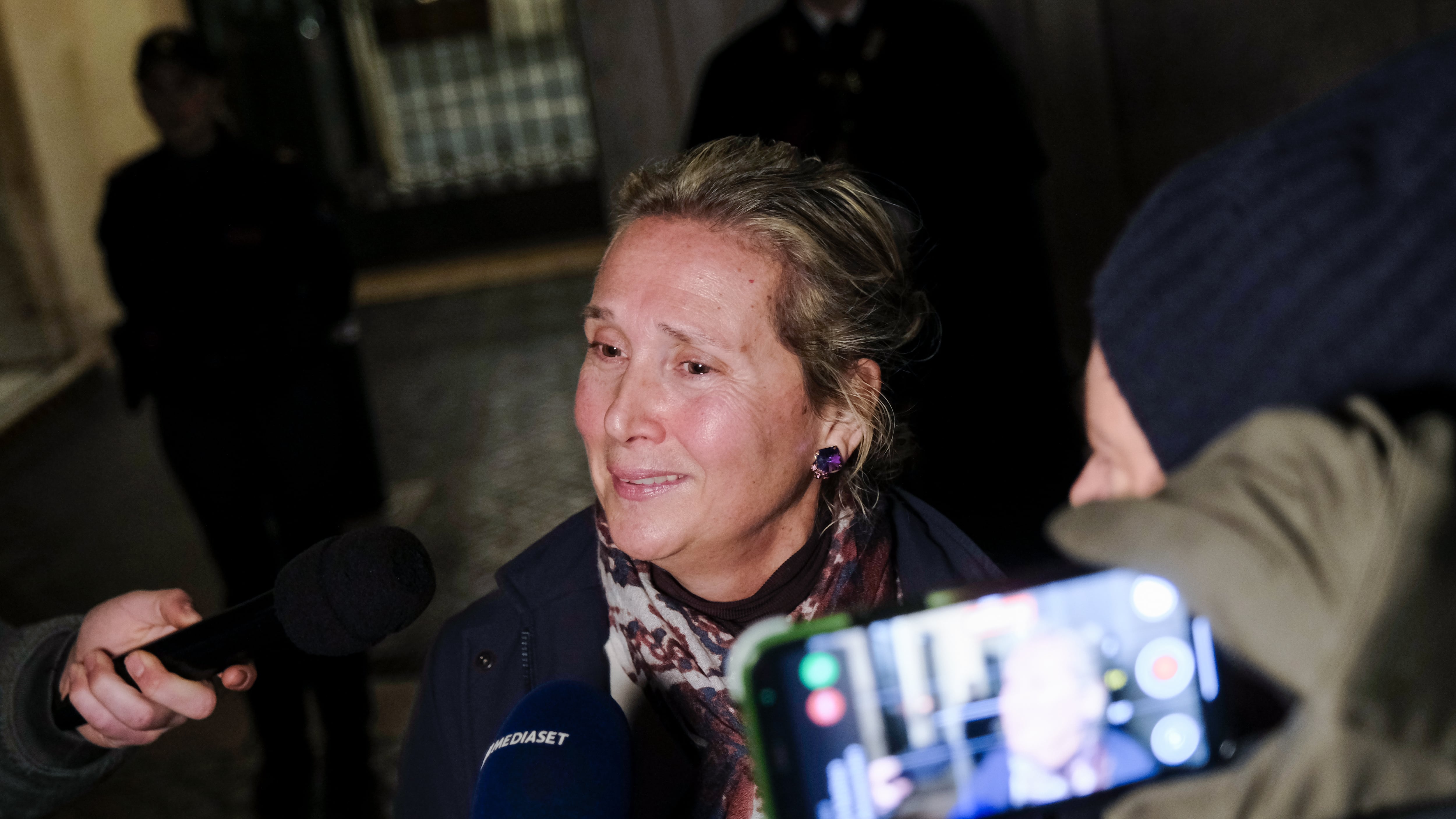 "Sentivo che eravamo vicini". La madre di Cecilia Sala vola a Roma per riabbracciarla
