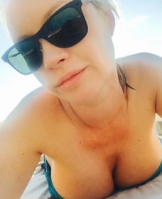 Anna Falchi, bacio hot per i fan 1